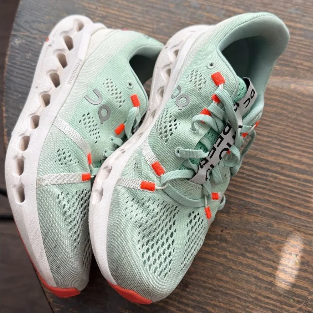 On Cloudsurfertrainer women sz7.5